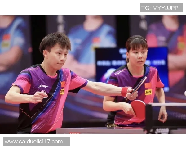 足球球星激情挑战赛激烈上演 突破极限展现超凡技巧与默契配合